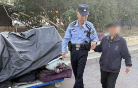 燎原派出所民警巡逻中连助迷途老人归家 警民情深获赞誉