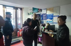 深秋寒风中，他们为困境男子点亮一盏温暖的灯