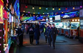 警务围着市场转 民警跟着“烟火”走