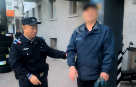 南岗分局民警巡逻中救助醉酒男子 暖心守护彰显为民担当
