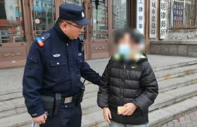 南岗分局民警巡逻中助迷途老人平安归家