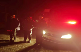 民警深夜暖心援手 自驾游客困境变坦途