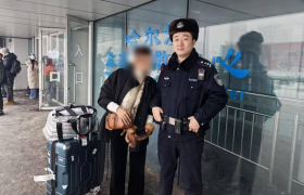 南岗分局民警巡逻中暖心助外籍游客破困局：雪中搭起跨国“连心桥”
