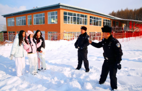 冰城公安：“巡控+排查+服务”  精准守护玉泉滑雪场冰雪盛宴