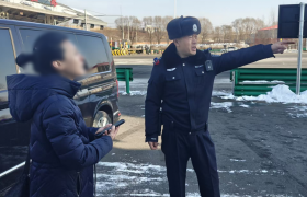 南岗分局长江路公安检查站暖心帮扶 迷路路人顺利返程