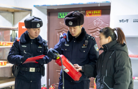 冰城公安：守牢烟花售卖关  护航平安迎佳节