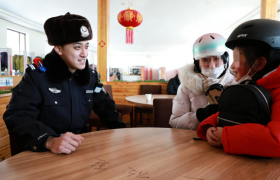 冰城公安:精耕警务室一线    为八方来客守护旅途安宁