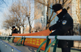 春融冰脆险暗藏 冰城公安江畔护民安