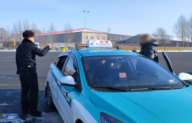 冰城公安：24小时警灯闪烁  他们把平安刻在城市“大门”上