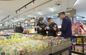 零距离普法 多维度检查  冰城公安守好群众消费安心路