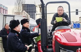 藏蓝身影护春耕 冰城沃野绘“丰”景