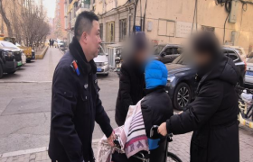 暖心服务解民忧！七政派出所民警巡逻中热心帮助行动不便老人办理业务