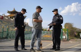冰城公安：一根牵引绳的“柔性”系法  让文明养犬成为“双向奔赴”