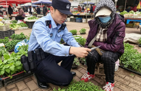 冰城公安：守护烟火乡间  筑牢乡村大集平安防线