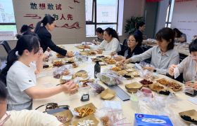 平安产险金华中心支公司开展“感恩母爱 温情同行”母亲节主题活动