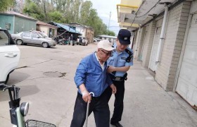 暖心守护不缺位！民警暖心救助走失高龄老人平安回家