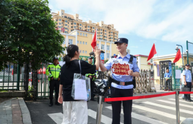 四代民警的“护考接力”：  变的是年龄 不变的是藏蓝初心