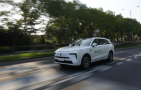 元戎启行“破局”：全国首家消费级量产车 Robotaxi 年底即将落地