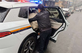 南岗警方巡逻中连续救助走失老人 暖心守护传递城市温度