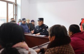 宾县公安局走进东风社区 为老年人送上“禁毒防护课