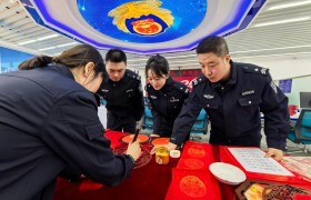 新春送福暖警心 翰墨飘香润警营