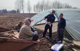 深入田间送普法 护航春耕保平安