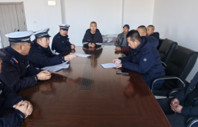 宾县公安局深入重点运输企业开展“筑牢冬季安全出行防线”宣传活动