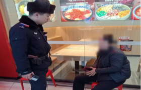 南岗公安分局民警巡逻中紧急救助突发疾病群众 警医联动守护生命安全