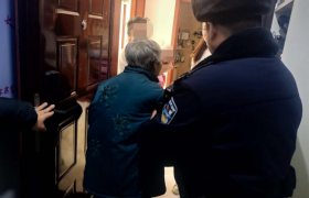 立冬后的寒风里，一句“要去姑娘家”成了老人唯一的“方向