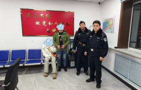 冰城公安：巡逻民警以点滴善举 传递冬日温情