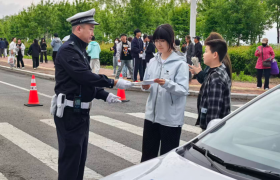 高考首日藏蓝护航！通河公安全力守护学子逐梦路