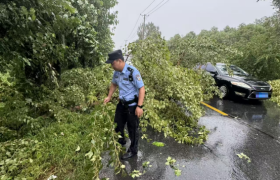 道外公安：逆雨而行 温情守护