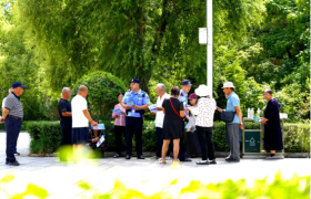 冰城公安：街头普法话平安 携手聚力除黑恶