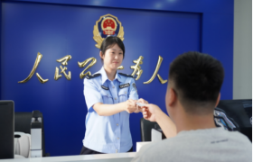 冰城公安： 窗口“升温”服务“走心”