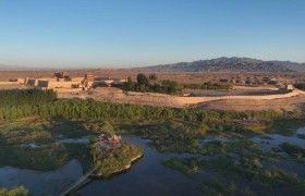 中国之城丨甘肃嘉峪关：戈壁与绿野环抱的雄关之城