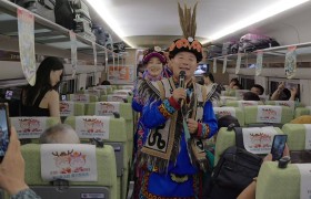 川青旅游专线主题列车首发 凭车票可享景区优惠