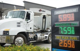 一边封锁一边扫雷，特朗普政府究竟想干嘛