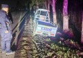 车辆误入沟渠 民警助其回家