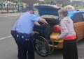老人就医遇阻碍 民警援手暖人心