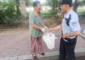 民警紧急救助中暑老人获赞誉