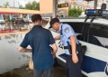暴雨中伸出援手！民警暖心守护助病患归家