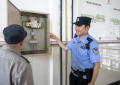 民警张恒的三重身份：  当警察成为学生的“自己人”