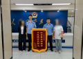 警民情深暖冰城：南岗分局民警巡逻中救助群众接连获赠锦旗