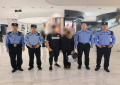 南岗分局民警巡逻中帮助外籍游客及时找回手提包 架起中俄友谊桥