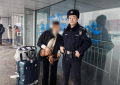 南岗分局民警巡逻中暖心助外籍游客破困局：雪中搭起跨国“连心桥”