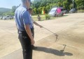 端午游园遇险情！民警快速擒蛇除隐患守护假期平安