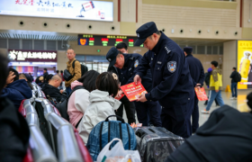 冰城公安靶向普法 送上节后“反诈锦囊”