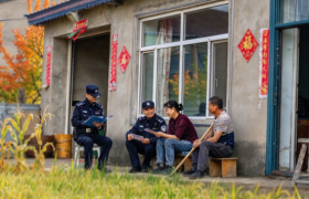 冰城公安：敲开的是家门 走进的是心门
