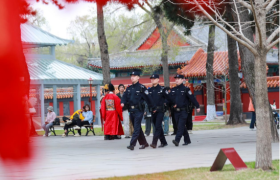 冰城公安：一袭藏蓝守秋色 万家烟火享安宁
