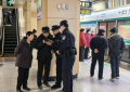 人潮涌动中 冰城公安筑牢地铁安全屏障